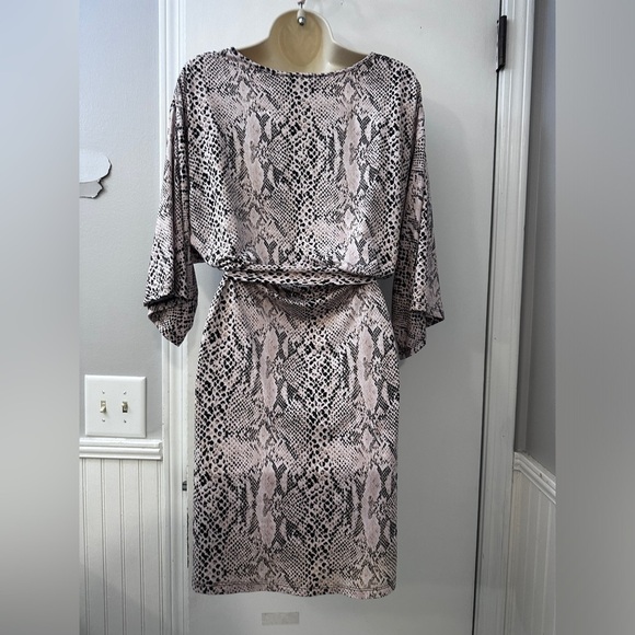 Secret Treasures Women’s Snake Print Kimono Style Robe with Belt M - Picture 5 of 10